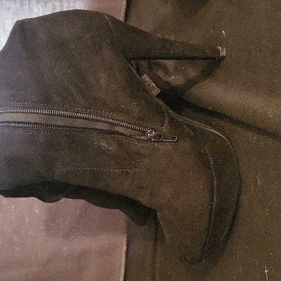 Black knee high heel boots - Picture 4 of 5